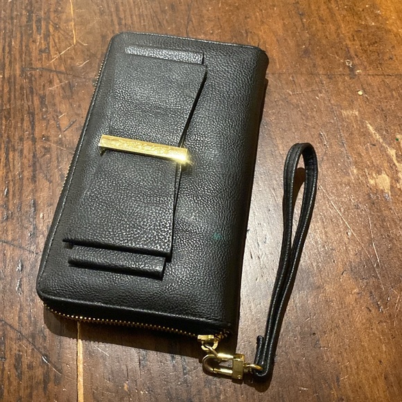 Betsy Johnson Bow Wallet Wristlet - Picture 2 of 6